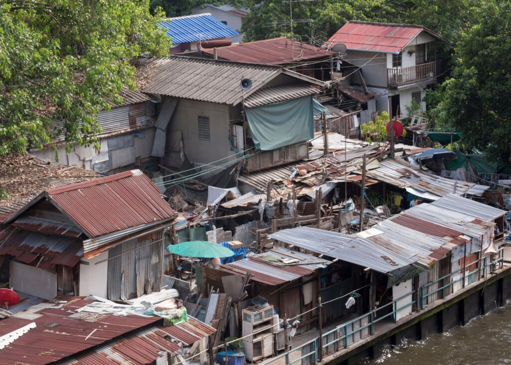 The tin roofs of Khlong Toei Slum, home the Thai Cooking experience, Cooking with Poo