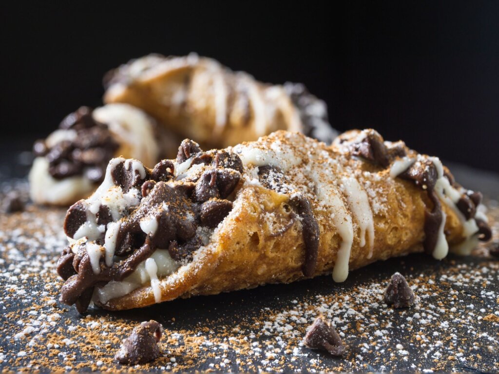 A delicious cannoli 