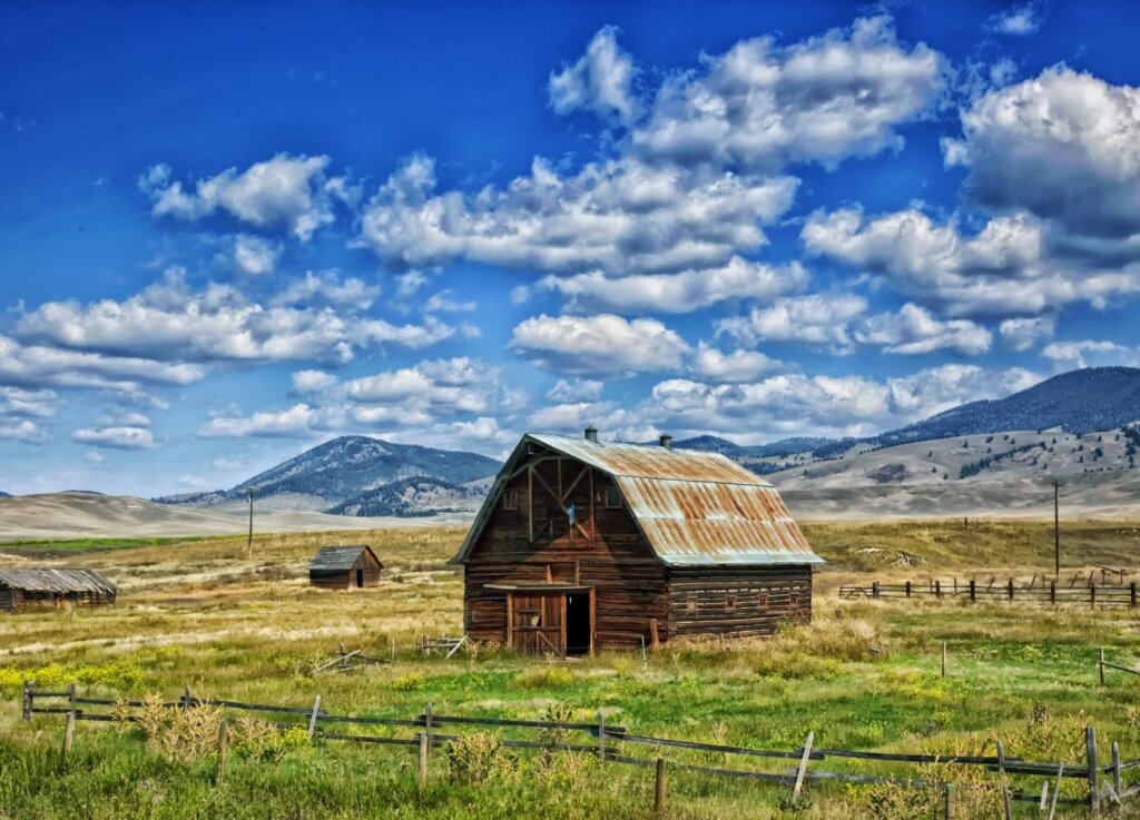 A typical wooden barn in Montana, something you will only find if driving across USA