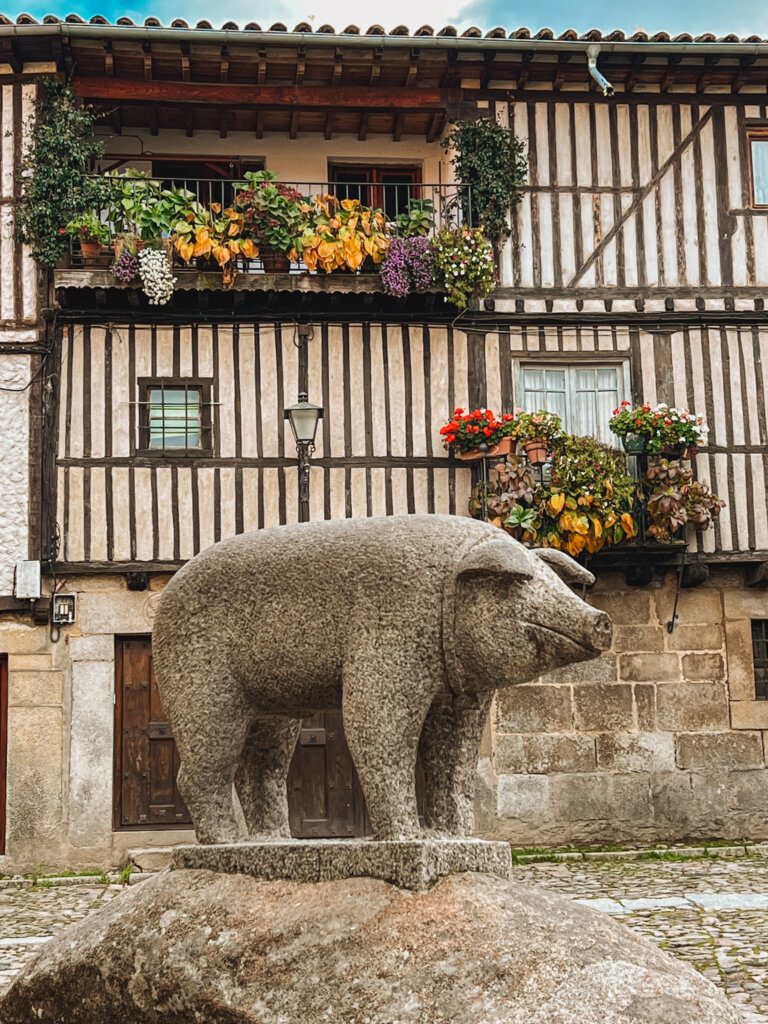 Famous for its pork, La Alberca has a monument of a pig in its town square