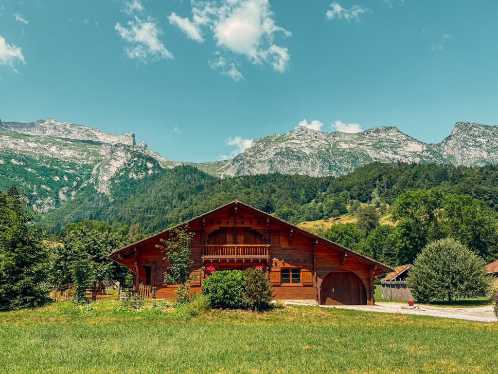 A beautiful chalet with a backdrop of dramatic mountains