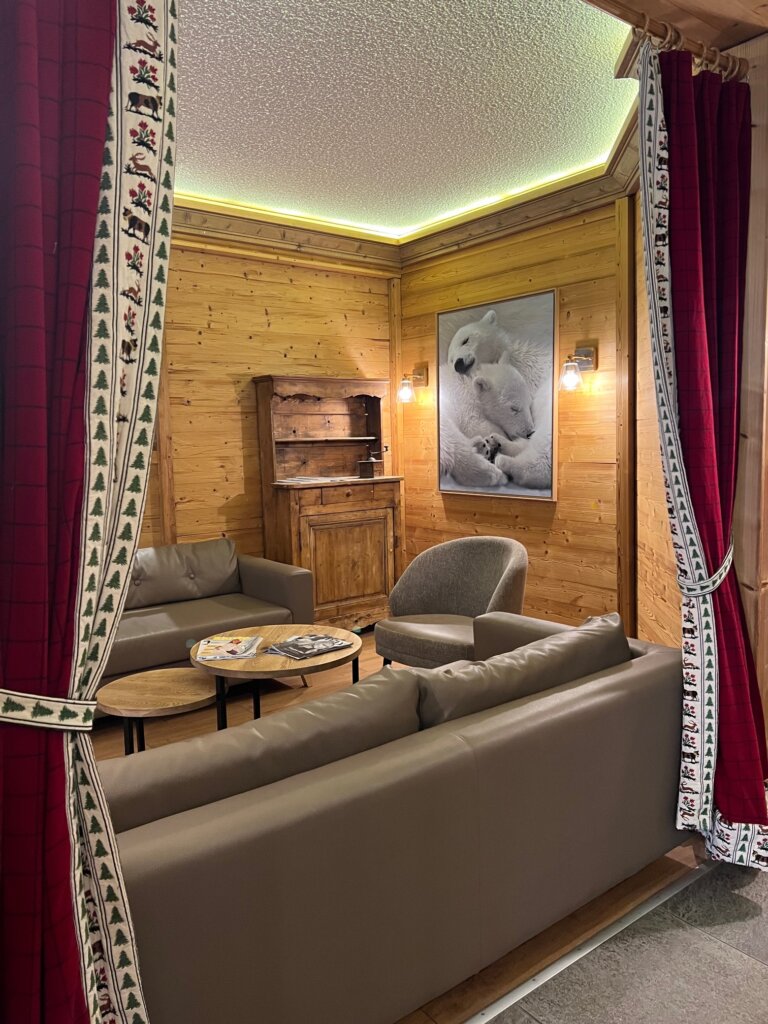 Lounge within Hotel Alpen Roc with a gorgeous photo of two polar bears hugging