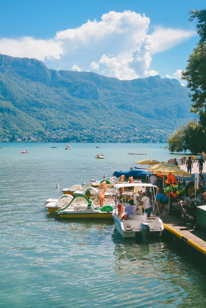 Boats moored at the side of Lake Annecy