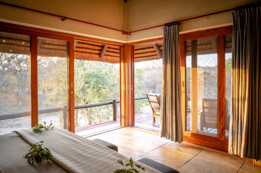 Bedroom at Shimungwe Lodge